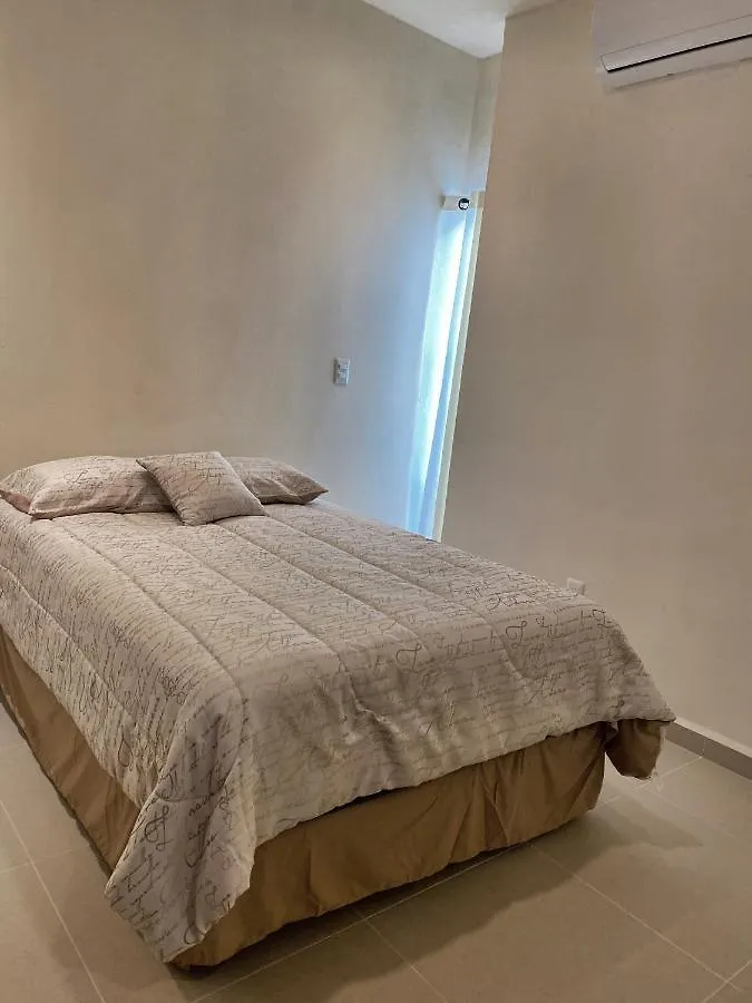 Cozy Family Vacation Home Near The Beach! Playa del Carmen Сasa de vacaciones