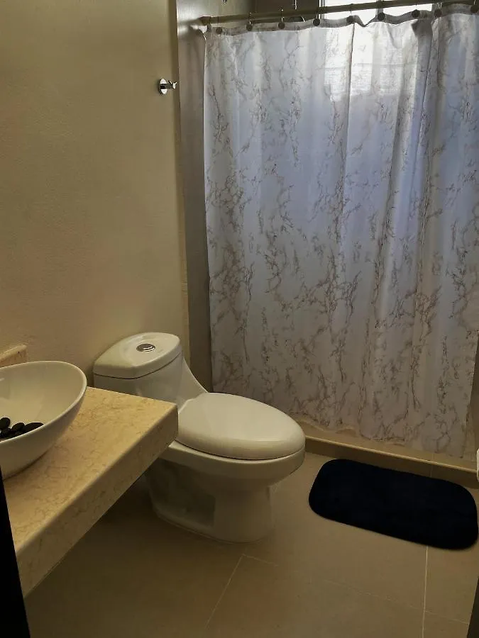 Cozy Family Vacation Home Near The Beach! Playa del Carmen Dom wakacyjny