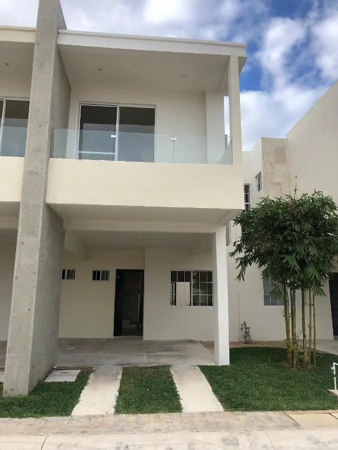 Cozy Family Vacation Home Near The Beach! بلايا ديل كارمن بيت للعطل