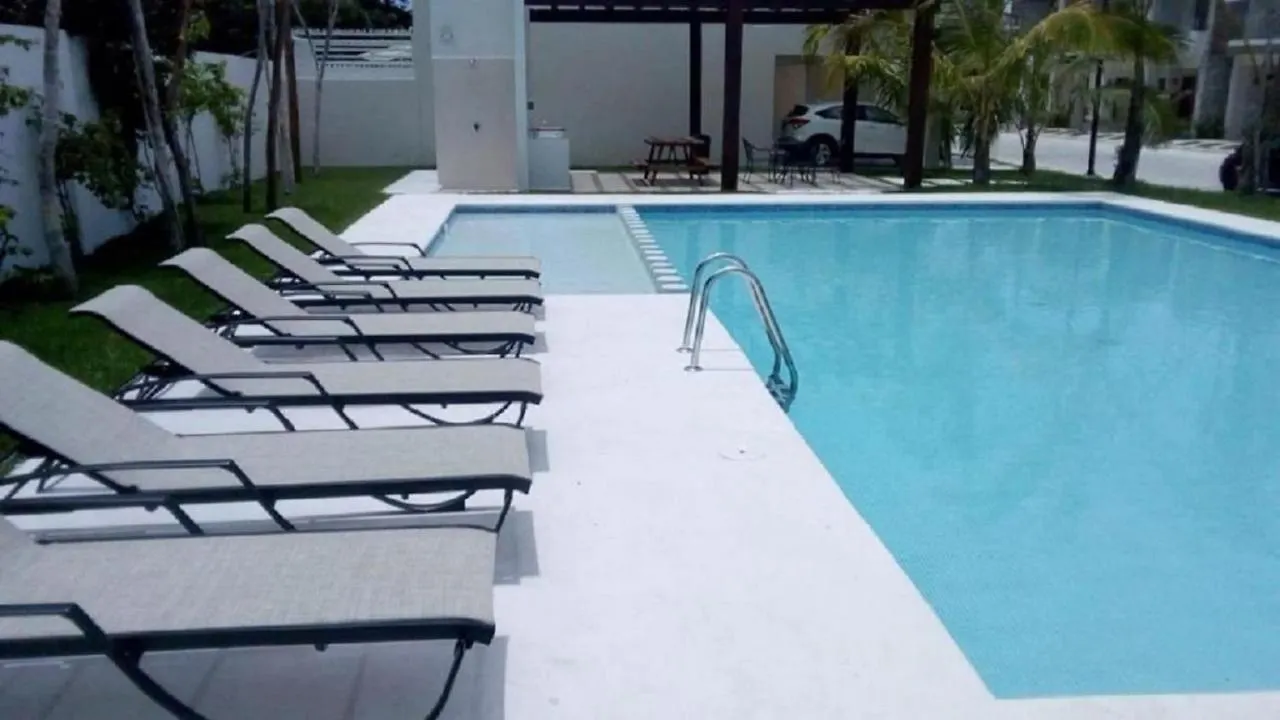 Cozy Family Vacation Home Near The Beach! بلايا ديل كارمن 0*,  المكسيك